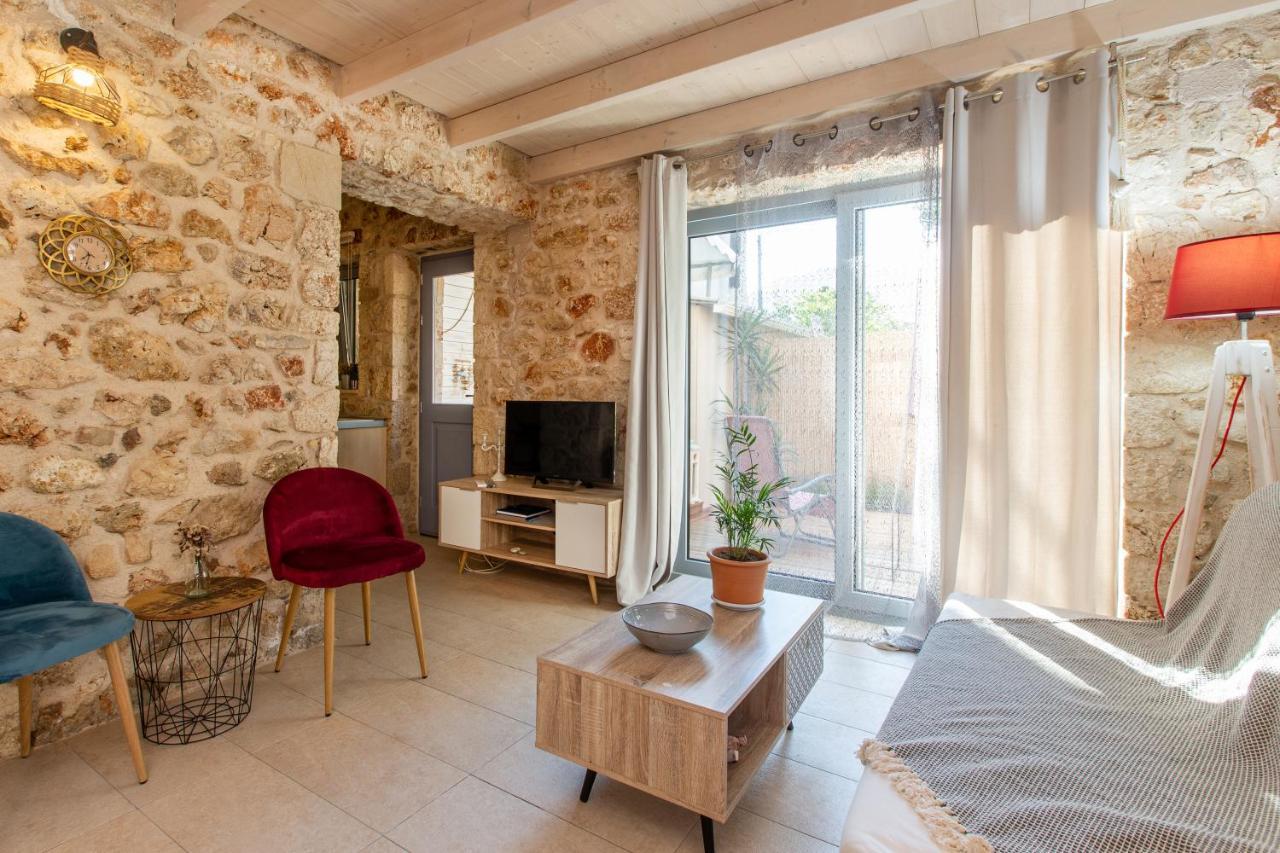 Luxurious In Villa
