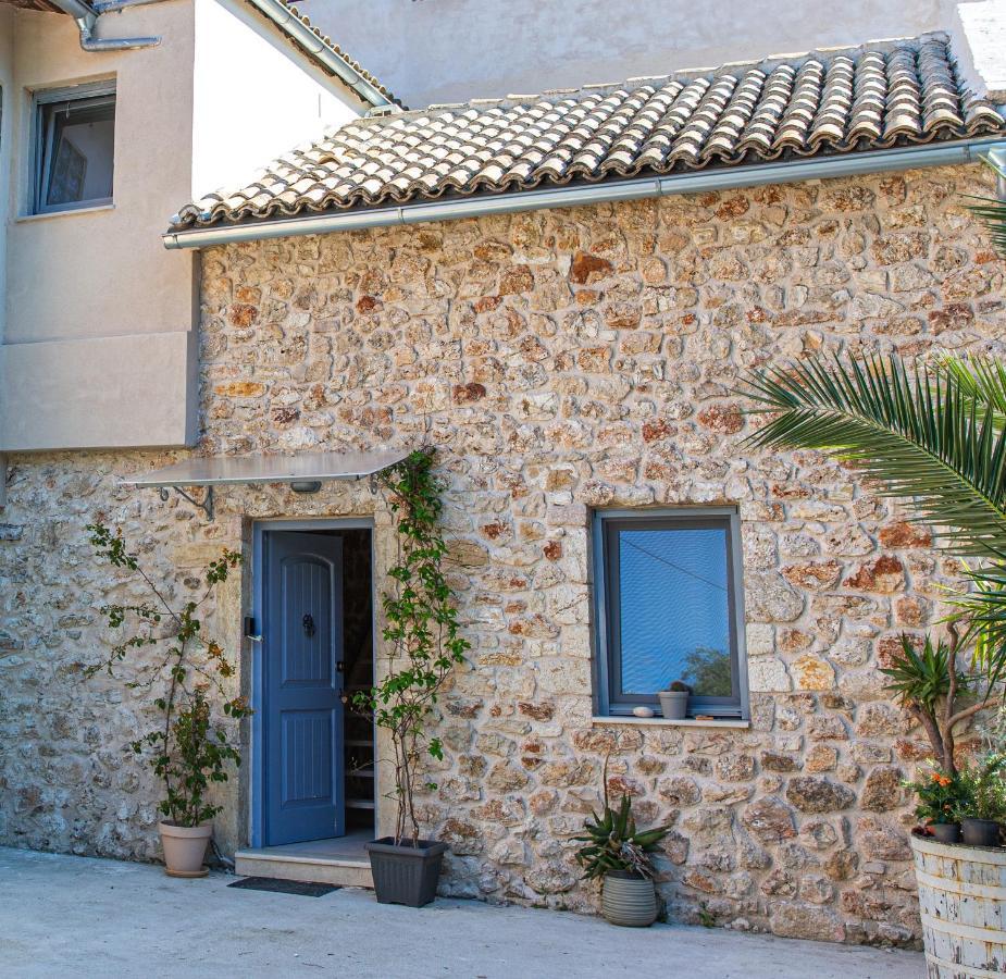 Villa Luxurious In *